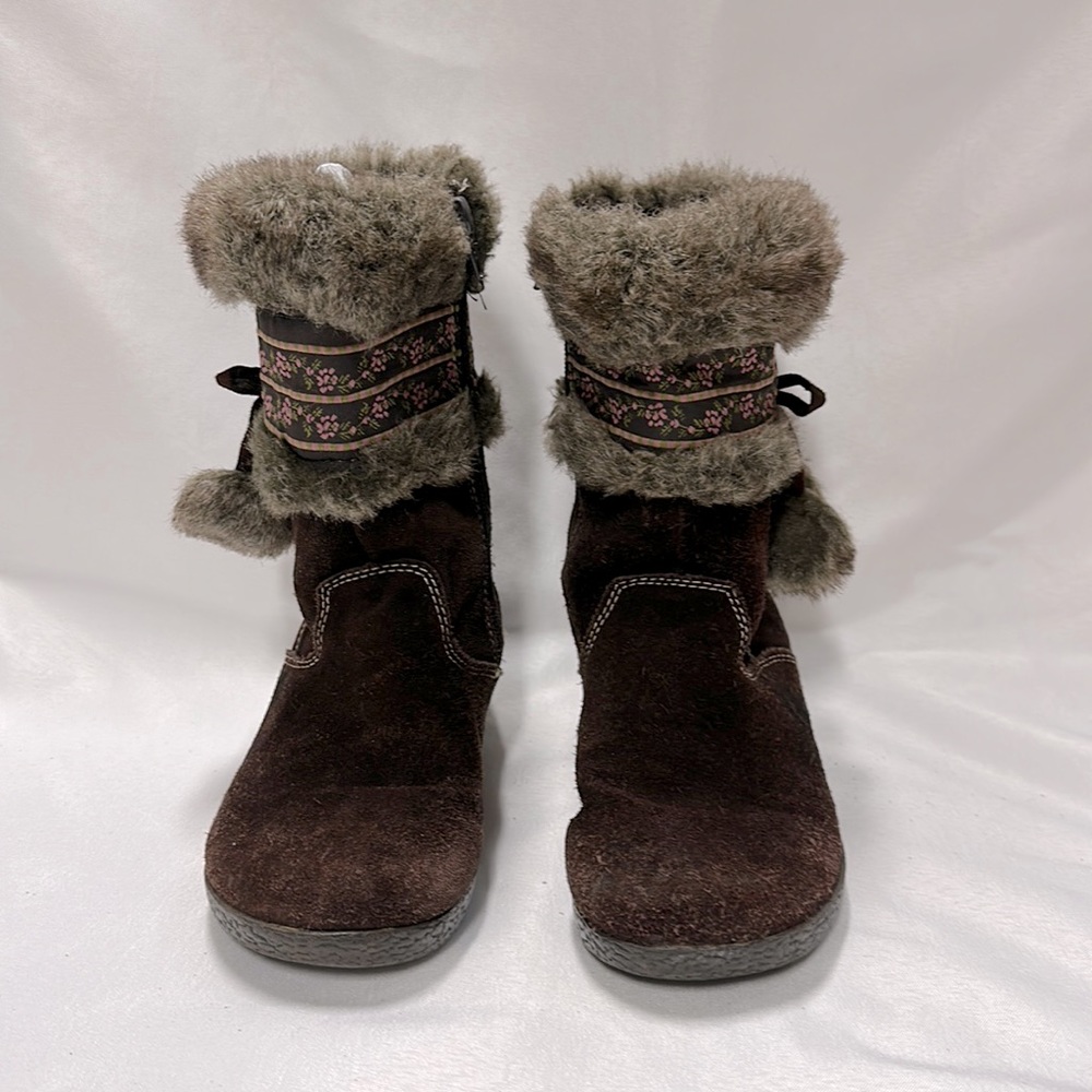 Brown Boots 🥾 with Fur & Embroider detail for girls. EUC